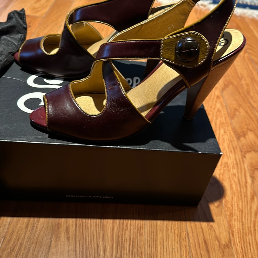 Seychelles heel size 11, purchased in Nashville boutique.
